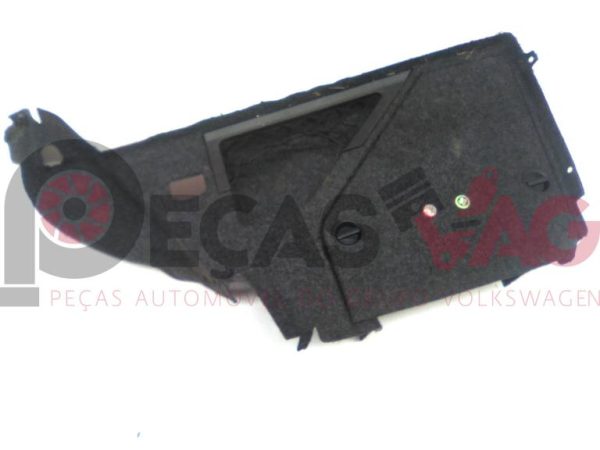 Forra Lateral da mala esquerda VW GOLF IV 2002 1J6867427AC